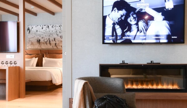 τζάκι εντοιχιζόμενο ηλεκτρικό, ξενοδοχείο, τηλεόραση, καθιστικο, δωμάτιο, διακόσμηση, dimplex ignite xl