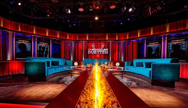 τζάκι ηλεκτρικό ατμου, εντυπωσιακό, σε τηλεοπτικο στουντιο με πολλά στη σειρά, dimplex cassette